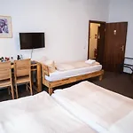 Am Heusteig 3*
