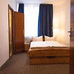 Am Heusteig 3*